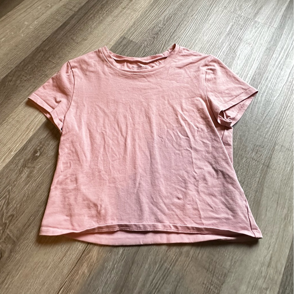 Abercrombie size M pink tee